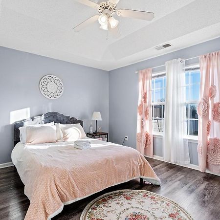 Locked In Apartment Charlotte Bagian luar foto